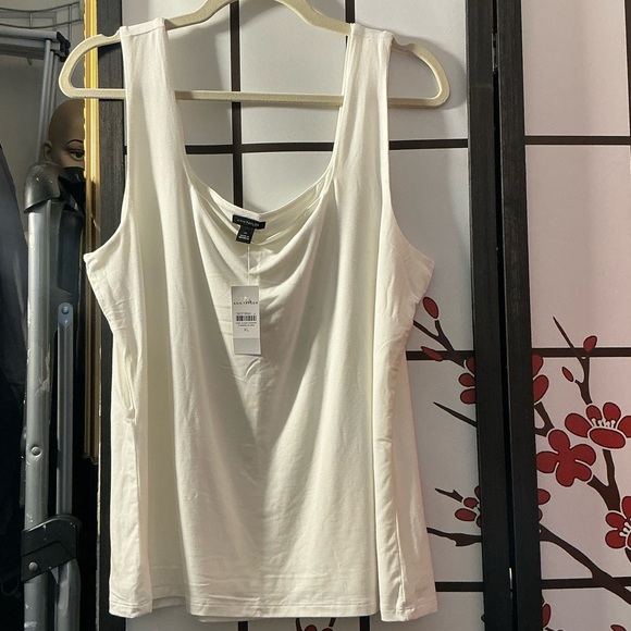 Ann Taylor Tops - Ann Taylor white Crewneck Tee size XL